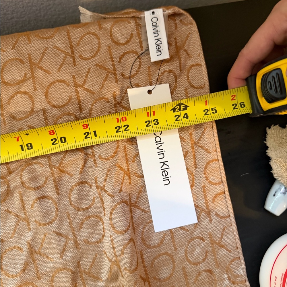 NWT Calvin Klein Tan Patterned Scarf - Picture 4 of 5